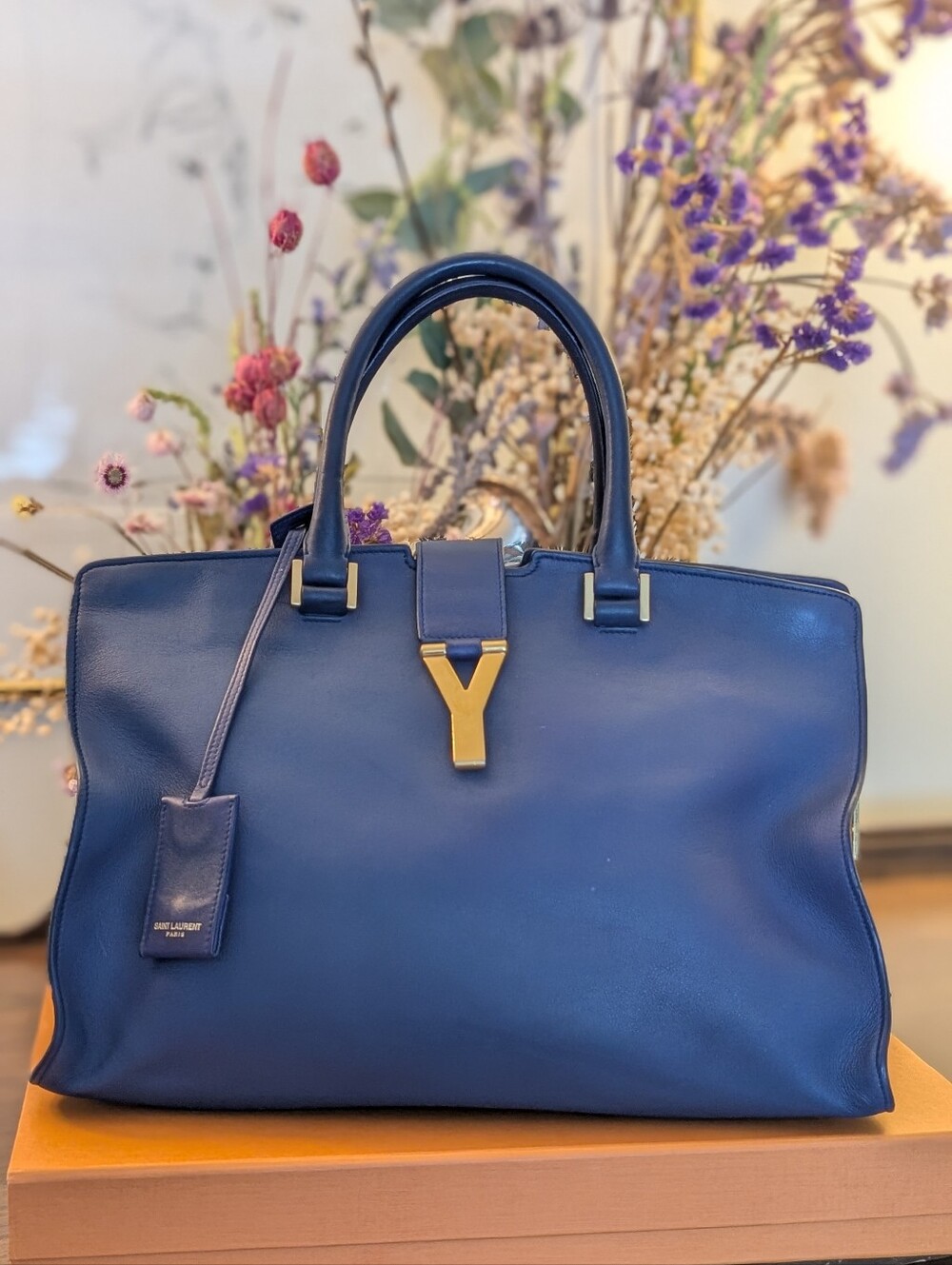 Saint Laurent Calfskin Medium Classic Y Cabas Royal blue
